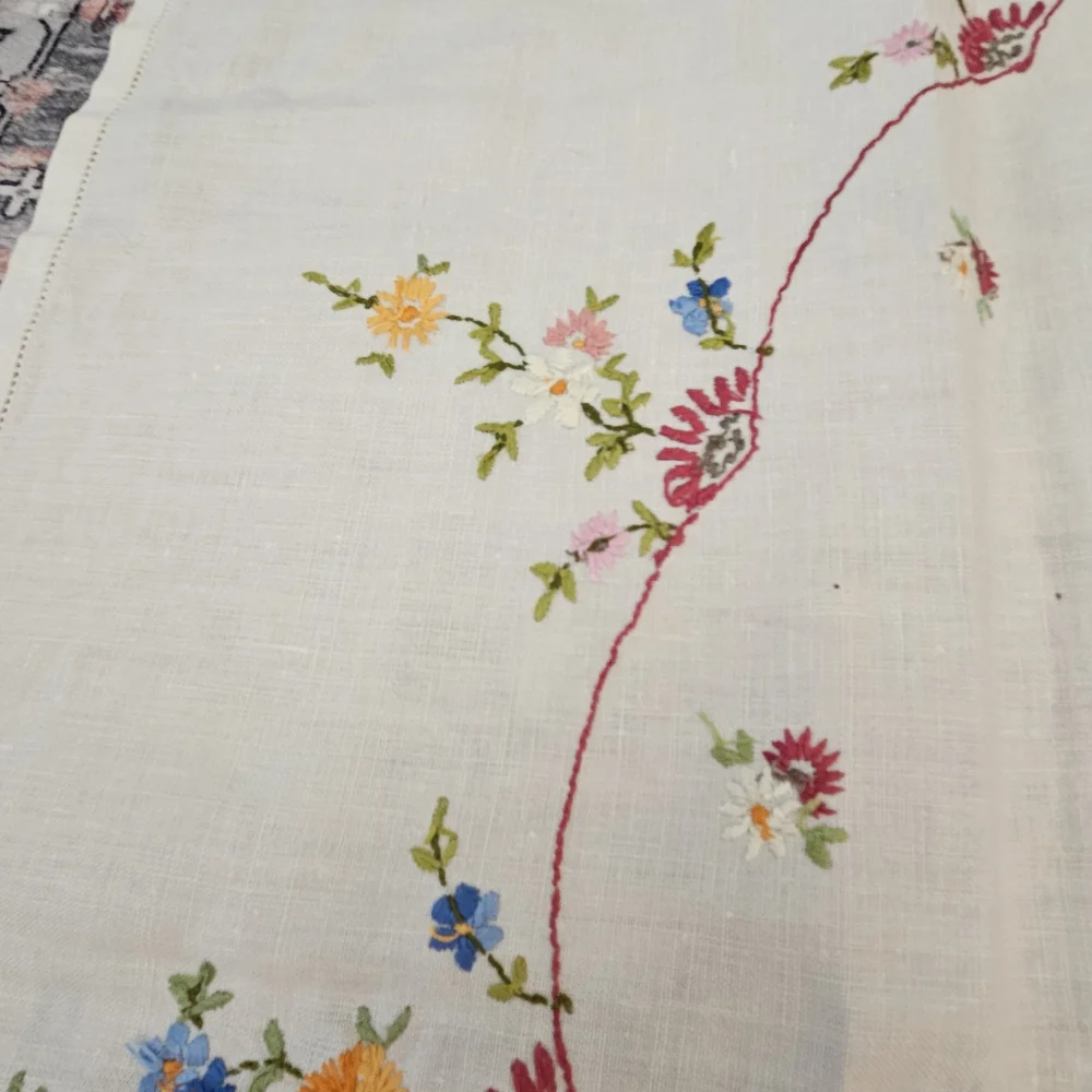 NWT Vintage Irish Linen Hand-Embroidered Floral Tablecloth
